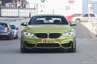 2017款宝马M4自动双门轿跑车