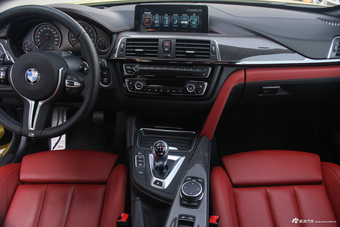 2017款宝马M4自动双门轿跑车