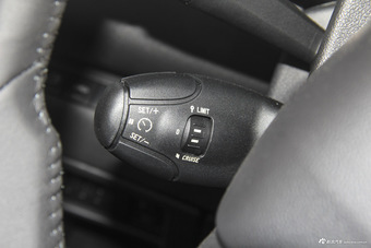 2016款标致3008 1.6THP自动潮流版