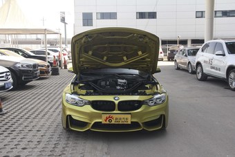 2017款宝马M4自动双门轿跑车图片