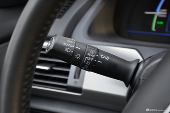 2016款本田雅阁混动2.0L自动锐尊版宝石红