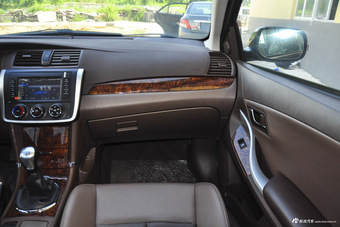 2014款众泰Z300 1.5L手动豪华型