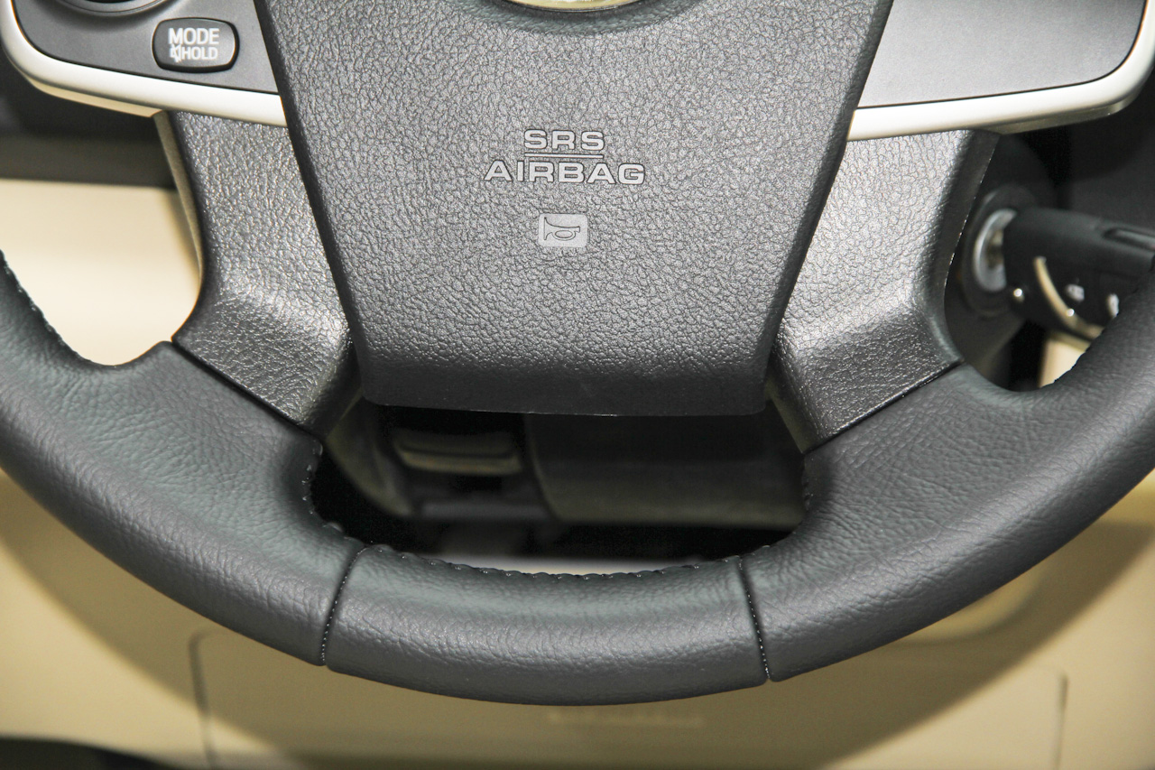 2016款凯美瑞2.0L自动十周年纪念领先版