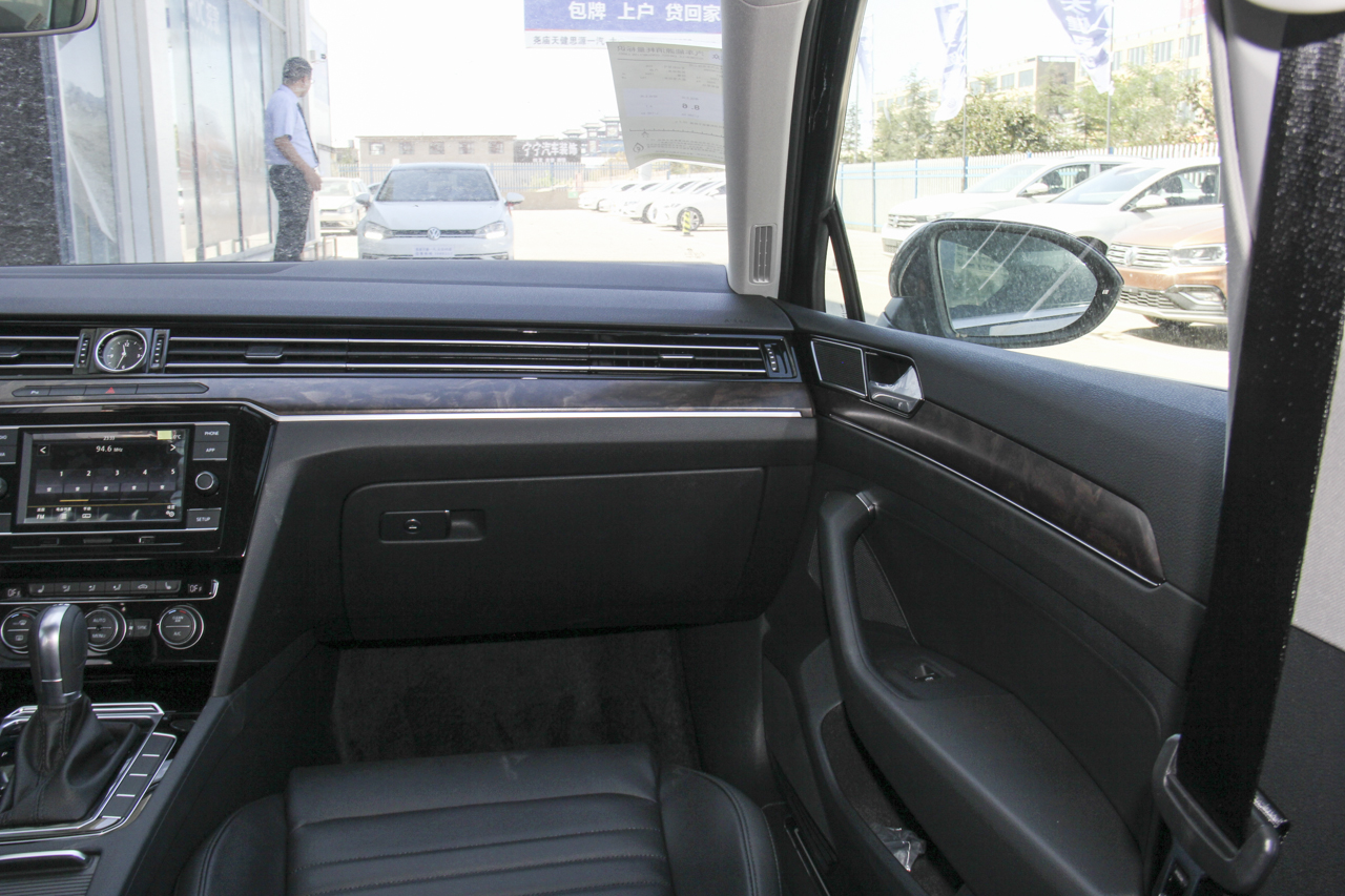 2018款迈腾改款2.0T自动380TSI DSG豪华型