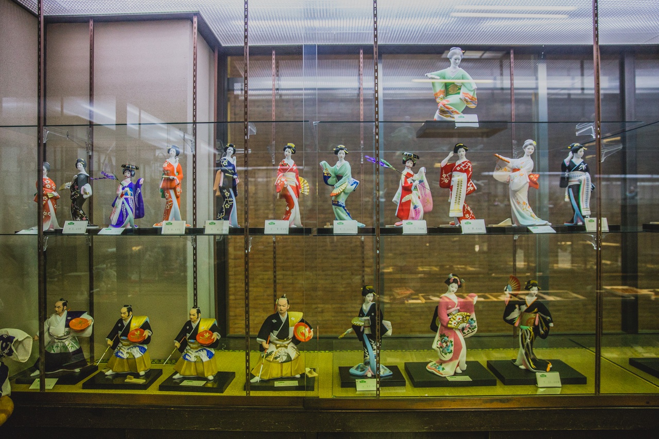 LEXUS雷克萨斯匠心之旅  博多人形 上色工艺见学