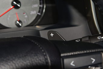 2018款皇冠2.0T自动运动版