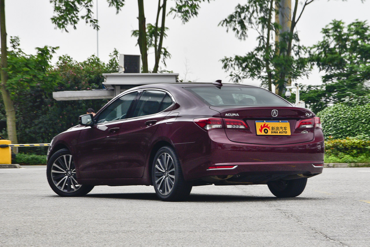 2015款讴歌TLX 2.4L自动豪华版