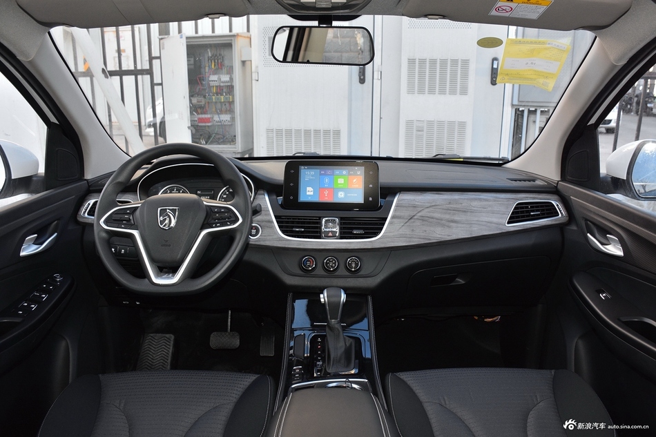 2019款宝骏730 1.5T自动DCT时尚型7座