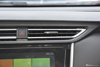 2018款荣威RX3 1.6L手动旗舰版