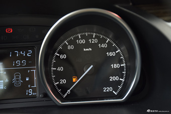 2015款众泰T600 1.5T手动尊贵型 典雅金