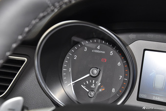 2015款哈弗H8 2.0T自动两驱精英型