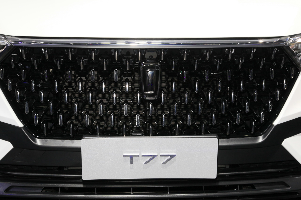 2018广州车展实拍：奔腾T77