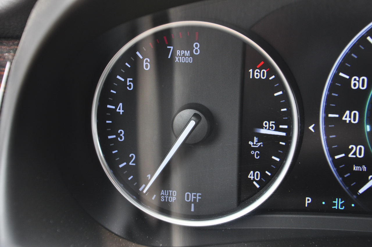 2016款君越2.0T自动豪华型28T