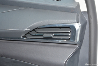 2017上汽大通D90 2.0T自动四驱北极星