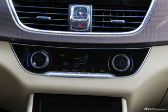 2017款宝骏730 1.5T手动豪华型7座