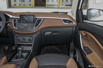 2017款DX7 2.0T手动运动豪华型