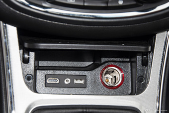 2015款 宝骏560 1.8L手动精英型