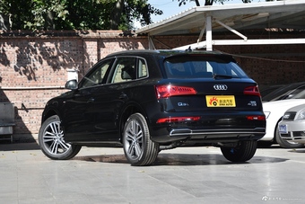 2018款奥迪Q5L 2.0T自动45 TFSI尊享运动型