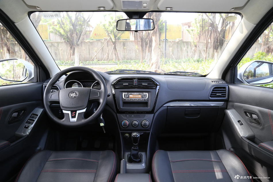 2017款启腾V60 1.5L手动舒适型