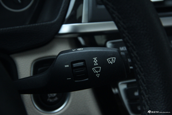 2017款宝马3系2.0T自动豪华设计套装320Li