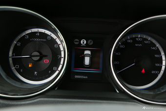 2018款风神AX4 1.6L手动潮尚型天窗版