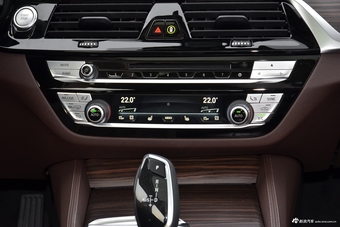 2019款宝马5系新能源 530Le 2.0T自动豪华套装