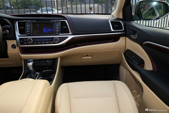 2017款汉兰达2.0T自动四驱至尊版7座