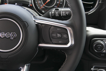 2018款牧马人2.0T自动四门撒哈拉版