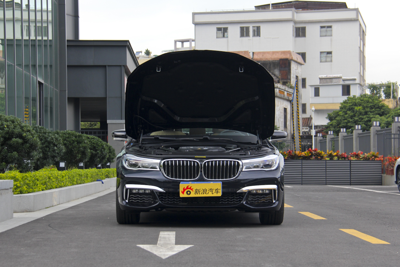 2018款宝马7系740Li 3.0T自动领先型M运动套装图片