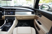 2017款捷豹XFL 2.0T自动200PS精英版