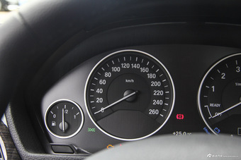 2016款宝马3系GT 320i 2.0T自动设计套装型 矿石白