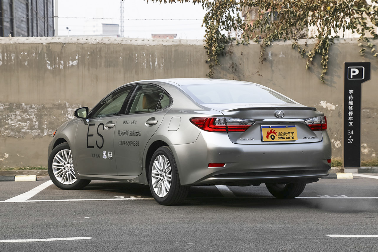 2015款雷克萨斯ES 2.0L自动200舒适版