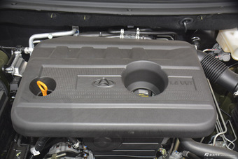 2016款长安CX70 1.6L手动运动型