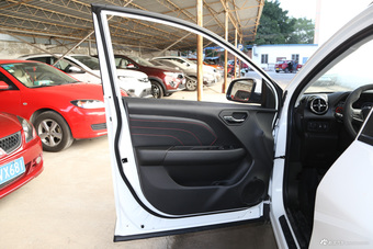 2016款东南DX3 1.5L手动豪华型