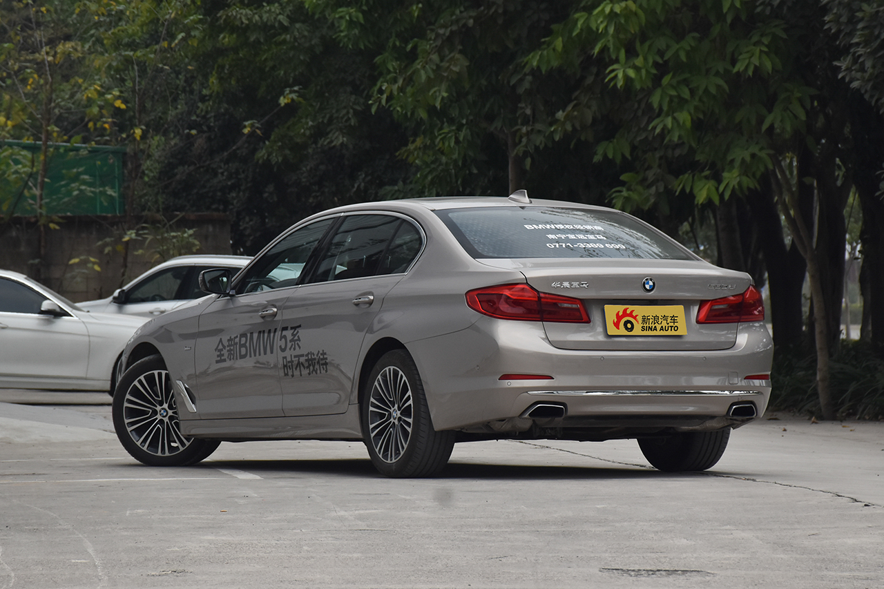 2018款宝马5系改款2.0T自动530Li尊享型豪华套装