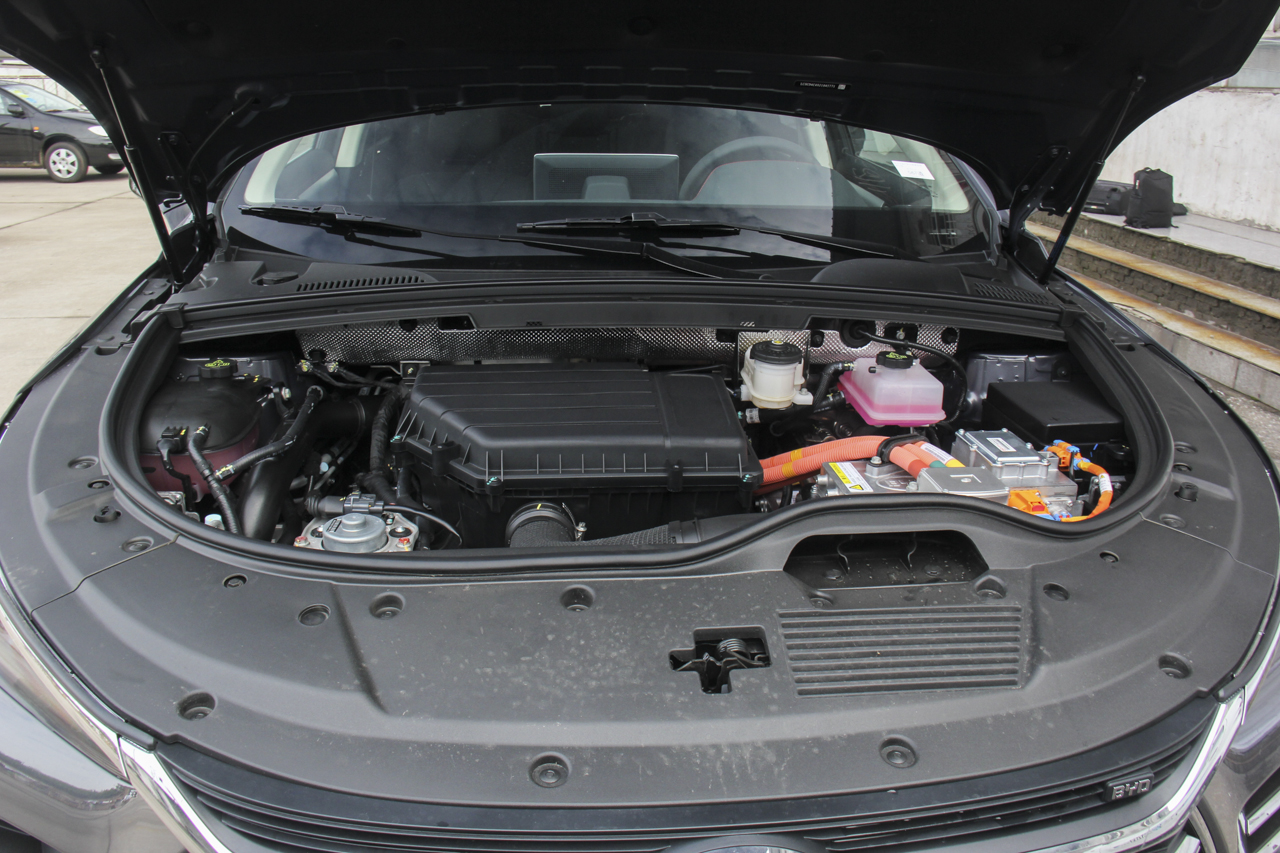 2018款比亚迪唐新能源2.0T全时四驱智联创享型7座