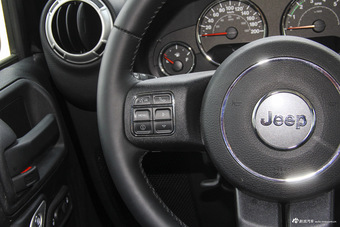 2015款牧马人3.0L自动四门舒享版Sahara