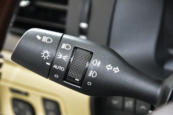 2015款雷克萨斯ES 2.5L自动300h尊贵版