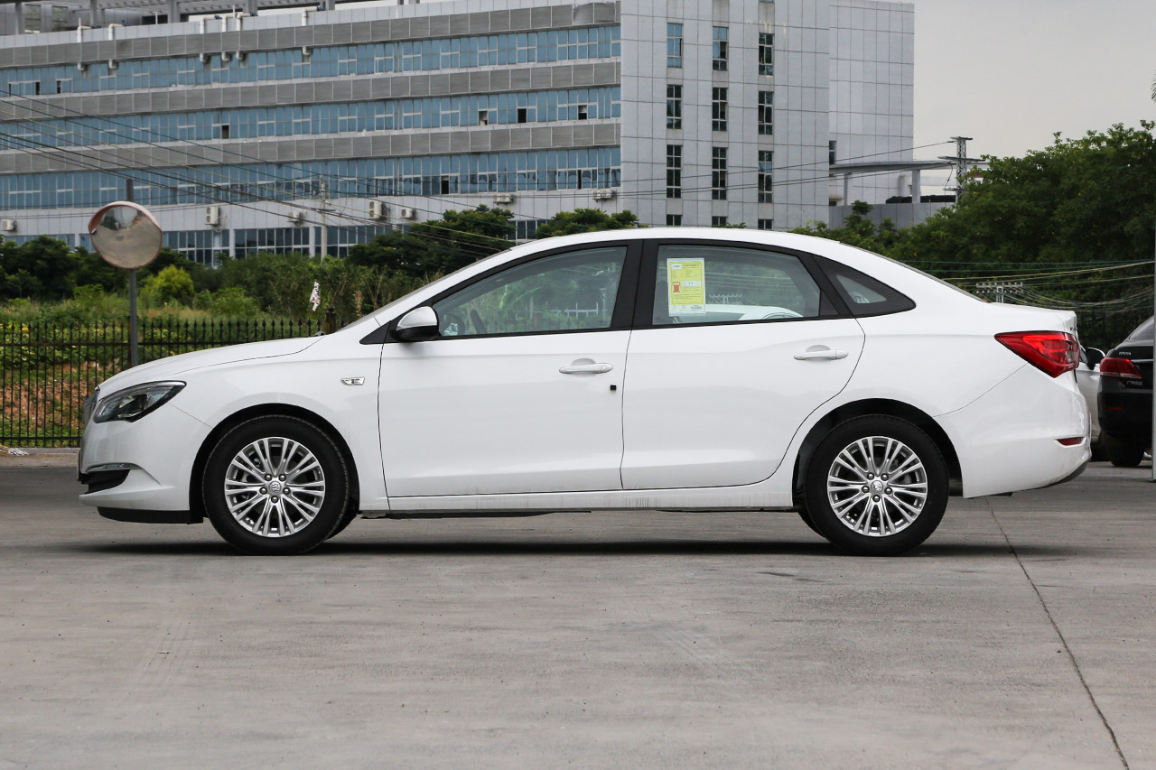 2016款英朗1.5L自动精英型15N 雪域白