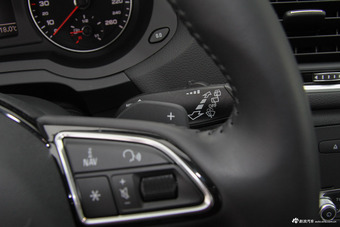 2017款奥迪Q3 1.4T自动30 TFSI风尚型