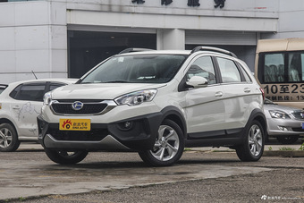 2016款昌河Q25 1.5L手动乐趣版 炫酷白