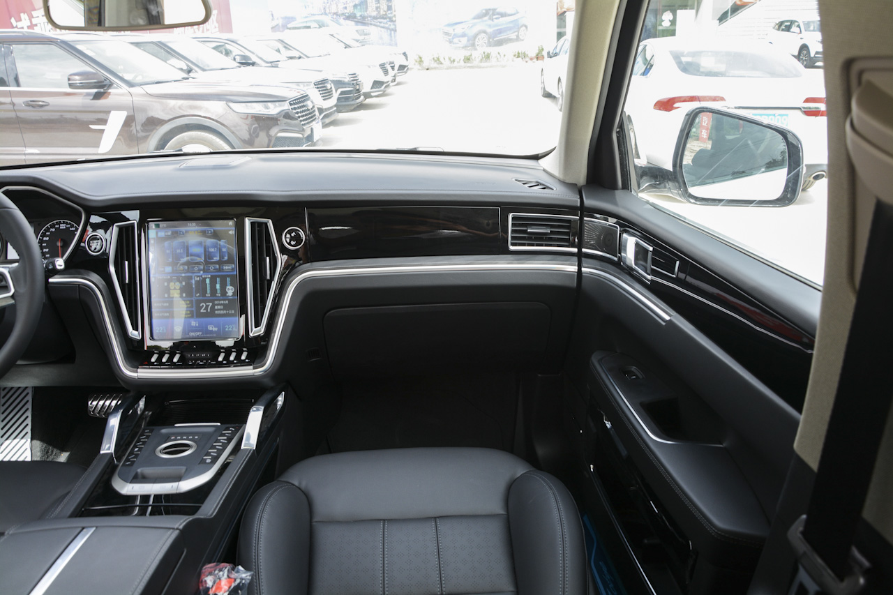  2018款众泰T800 2.0T自动尊享智联型7座