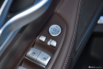 2018款宝马7系730Li 2.0T自动尊享型卓越套装