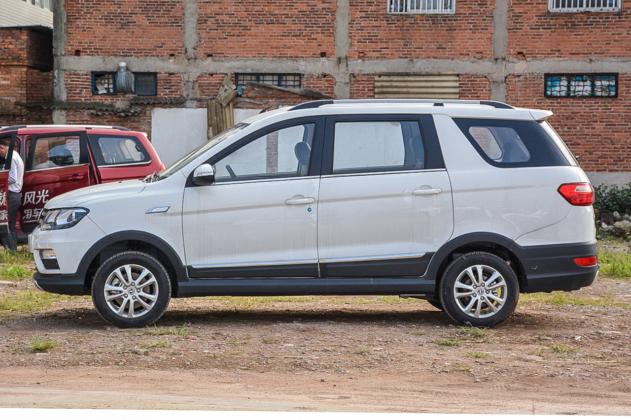 2016款风光370 1.5L手动豪华型7座