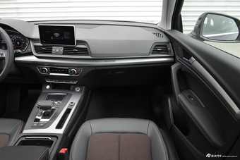 2018款奥迪Q5L 2.0T自动45 TFSI尊享时尚型