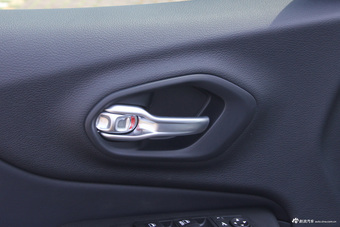 2016款自由光2.4L自动75周年致敬版