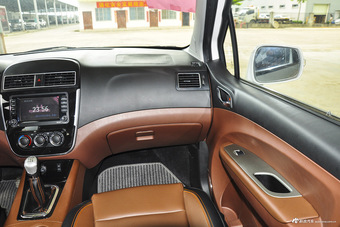 2016款景逸X5 1.8T手动尊享型 珍珠白