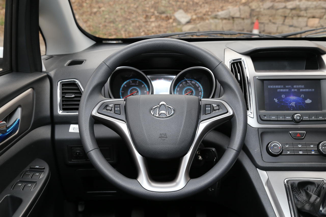 2017款长安睿行S50  1.5L手动次顶配