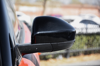 一起去兜风 实拍揽胜极光敞篷版