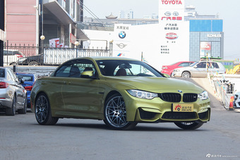 2017款宝马M4自动双门轿跑车